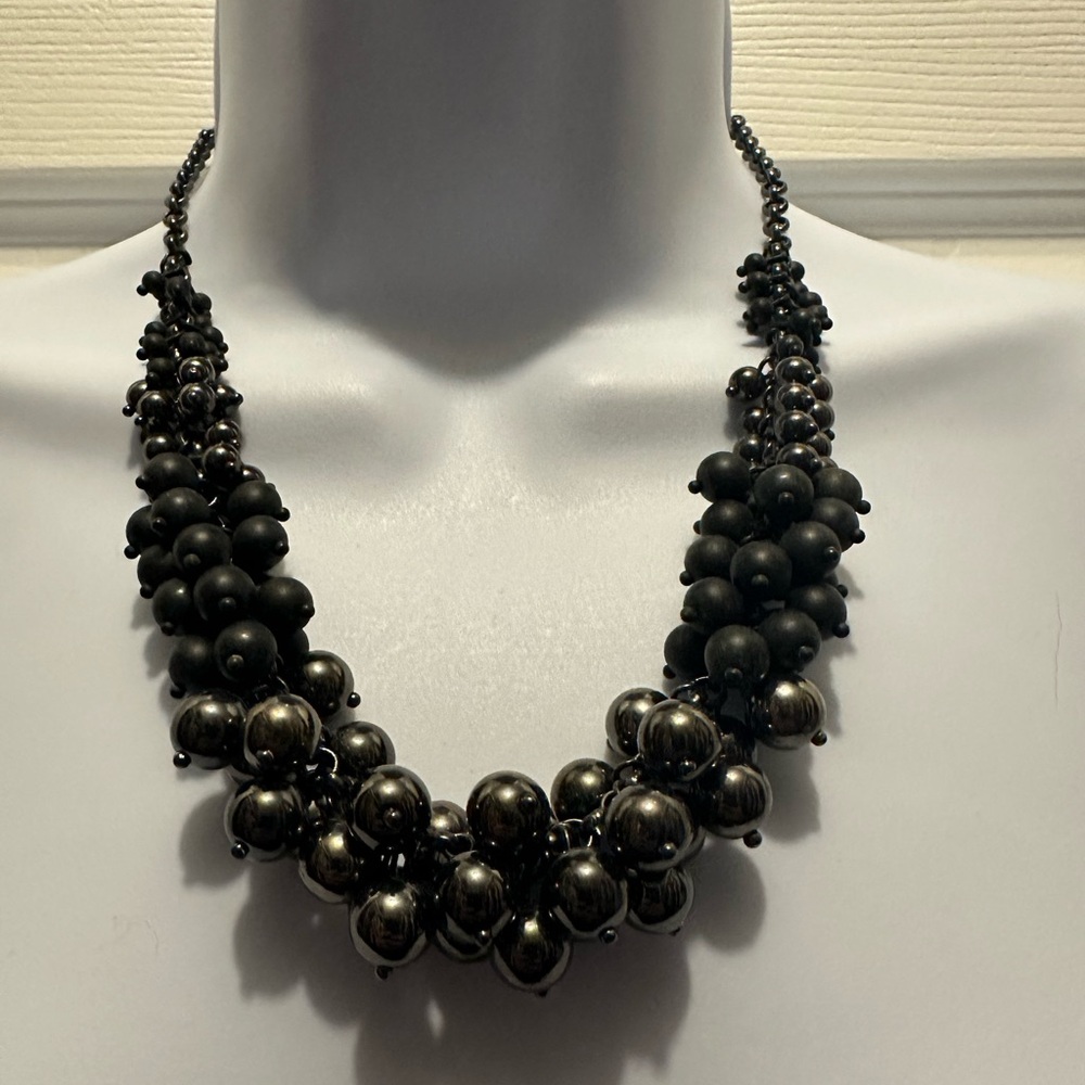 ✨🤩✨GREAT GIFT IDEA!! Lia Sophia Black Beaded Statement Necklace